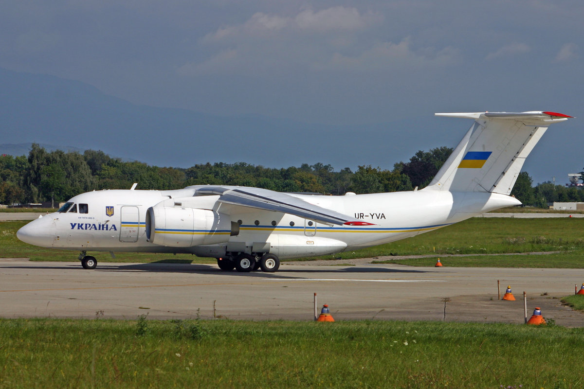 Ukraine Government, UR-YVA, Antonov An-74TK300, msn: 36547098984, 01.September 2007, GVA Genève, Switzerland.