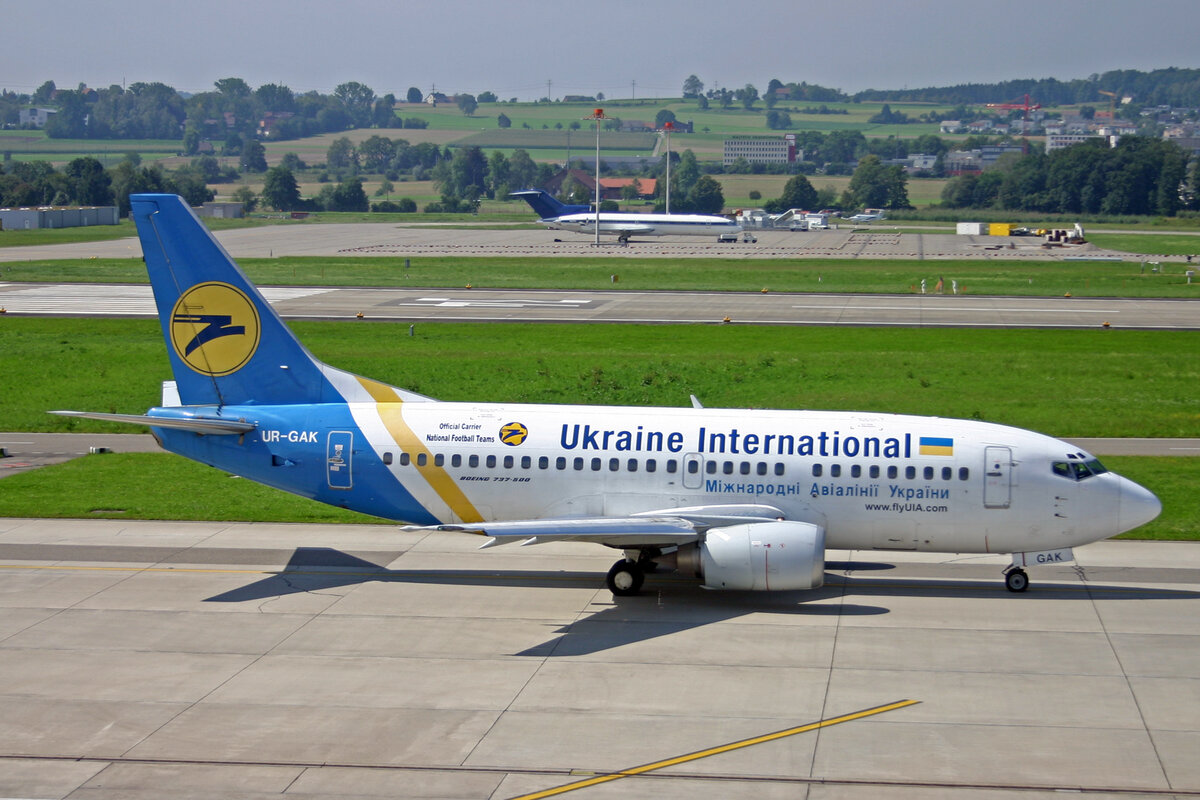 Ukraine International, UR-GAK, Boeing B737-5Y0, msn: 26075/2374, 26.August 2007, ZRH Zürich, Switzerland.