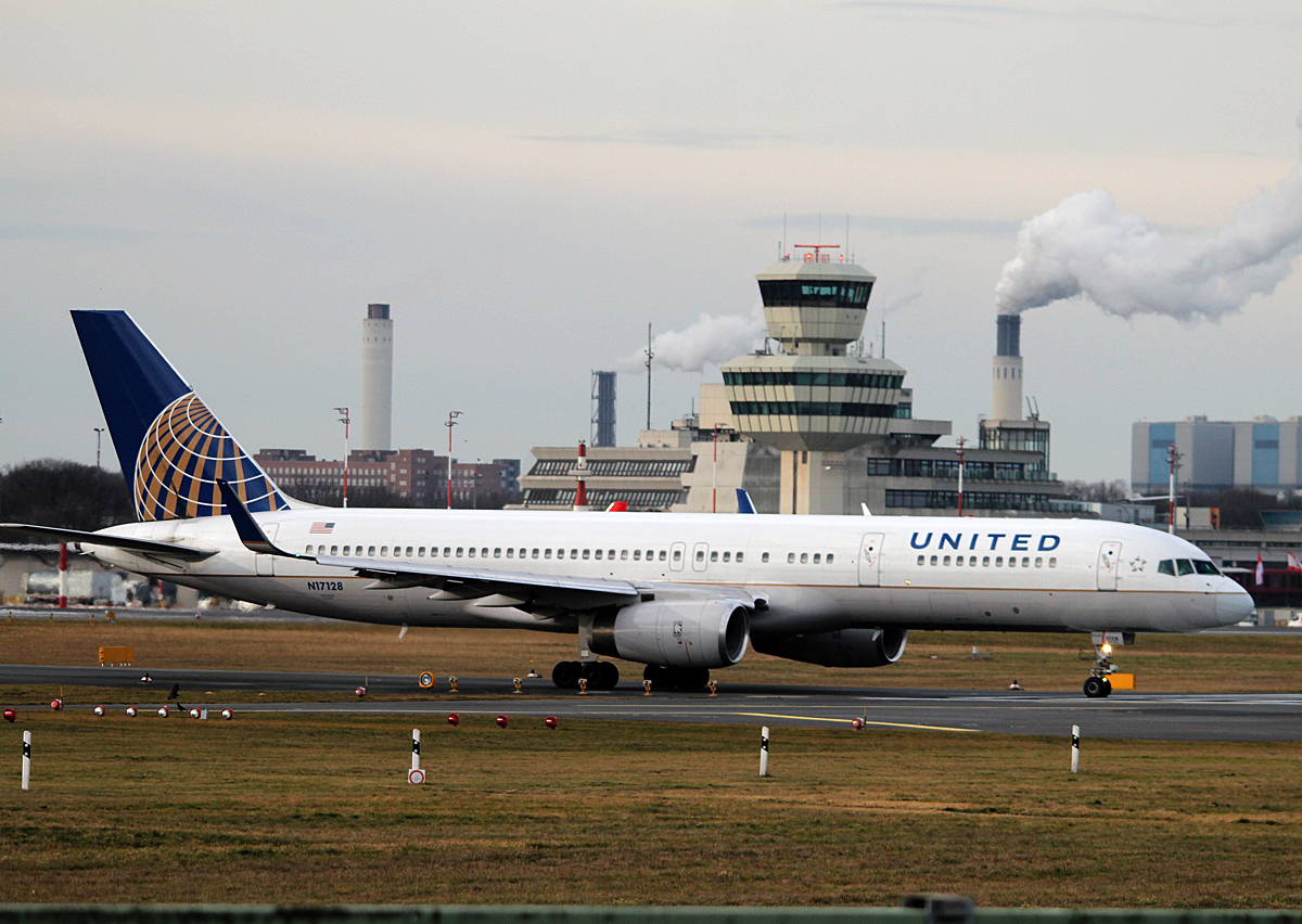 United Airlines B 757-224 N17128 kurz vor dem Start in Berlin-Tegel am 08.02.2014