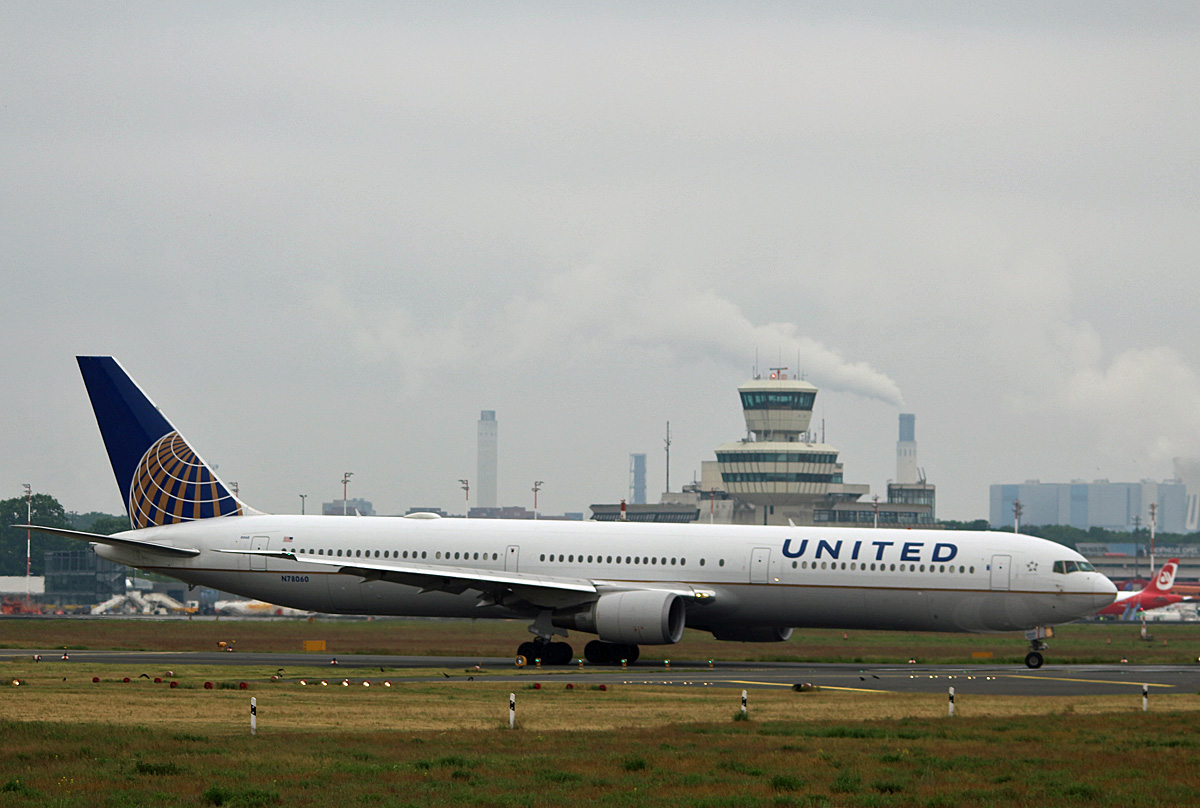 United Airlines, Boeing B 767-424(ER), N78060, TXL, 26.05.2017