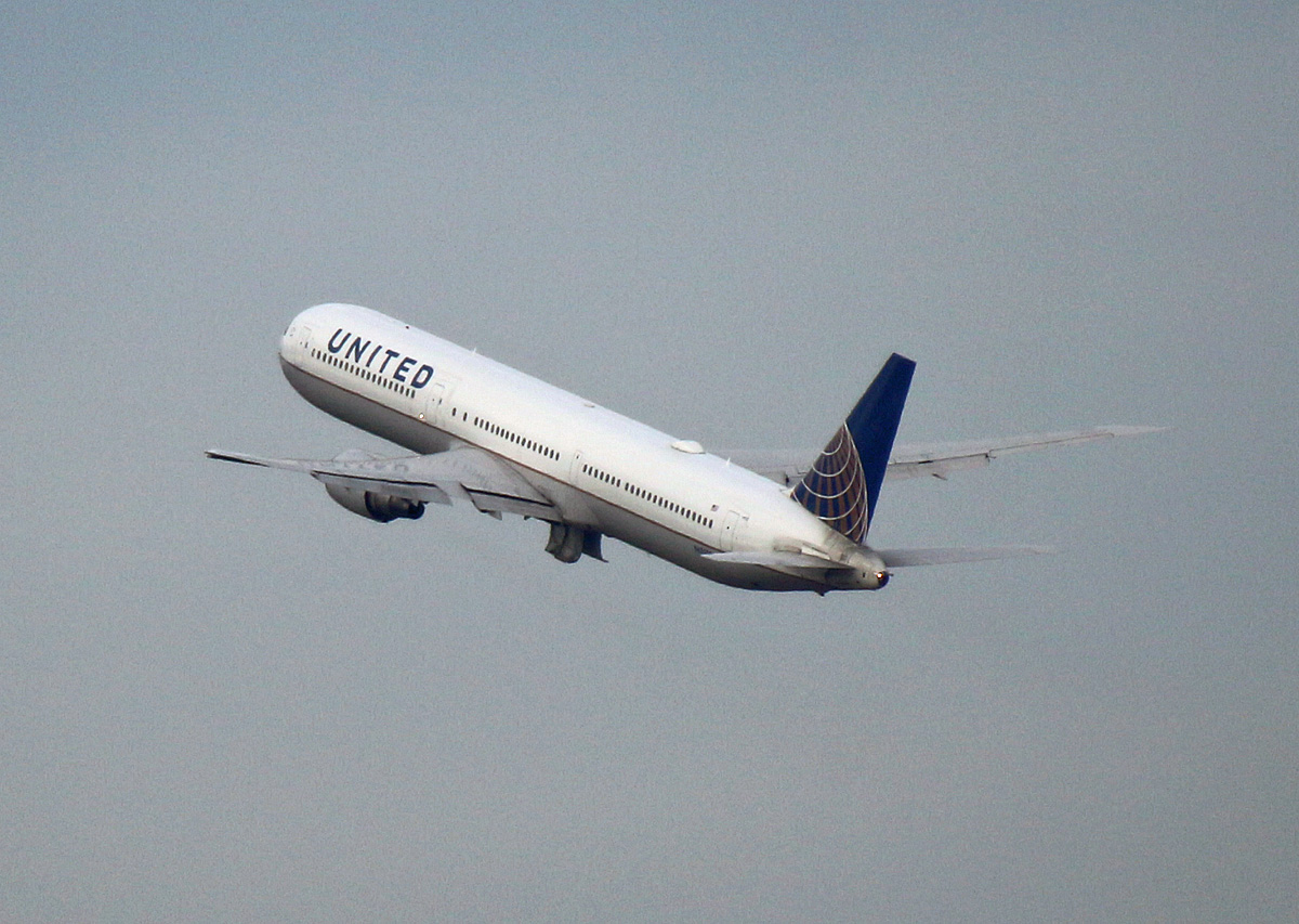 United Airlines, Boeing B 767-424(ER), N67052, BER, 156.02.2024