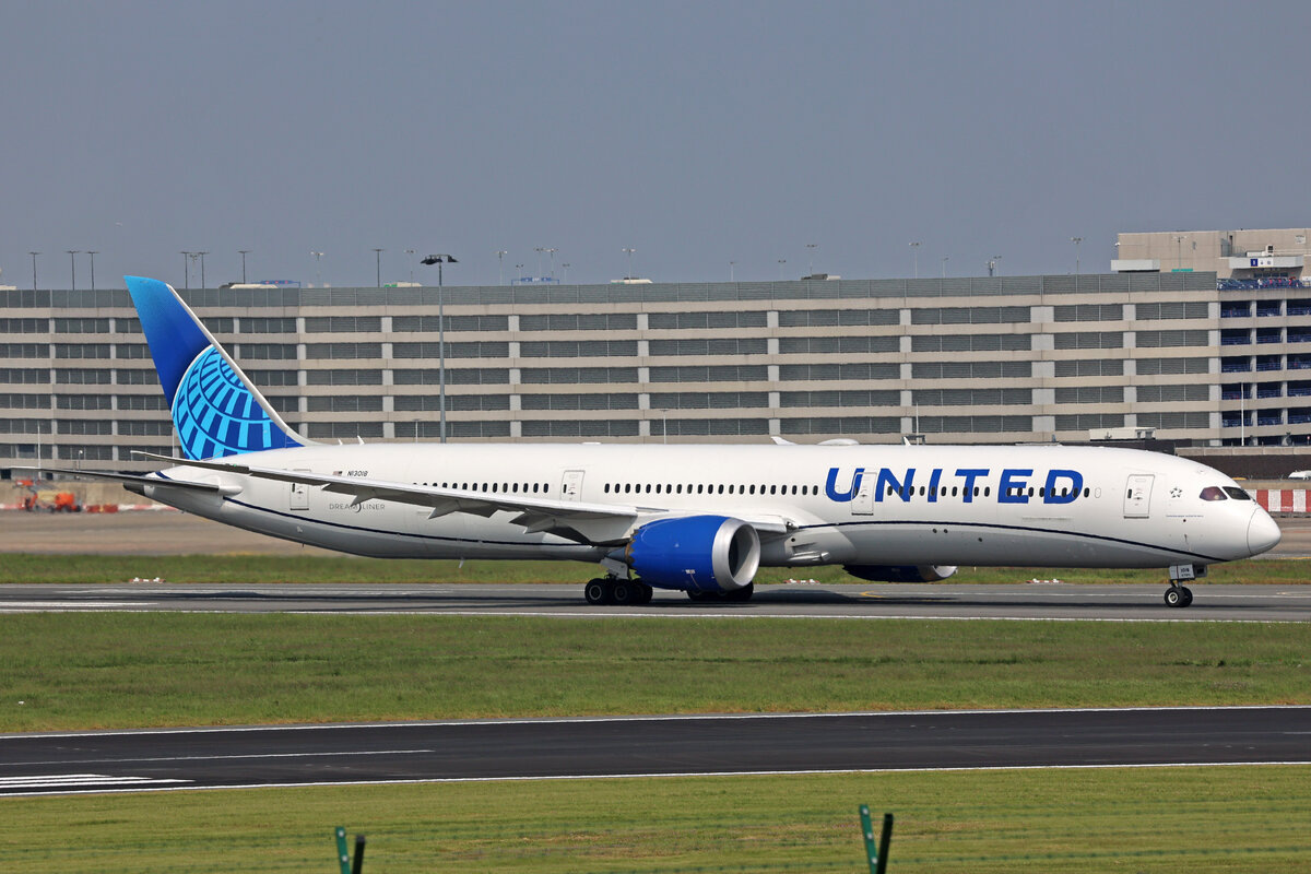 United Airlines, N13018, Boeing B787-10, msn: 66987/1132, 21.Mai 2023, BRU Brüssel, Belgium.