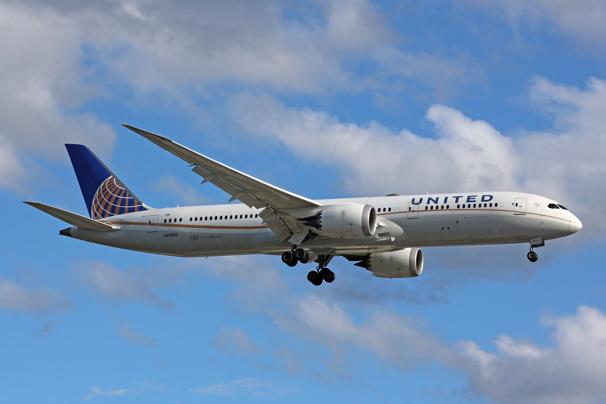 United Airlines, N26952, Boeing B787-9, msn: 36403/263, 05.Juli 2023, LHR London Heathrow, United Kingdom.