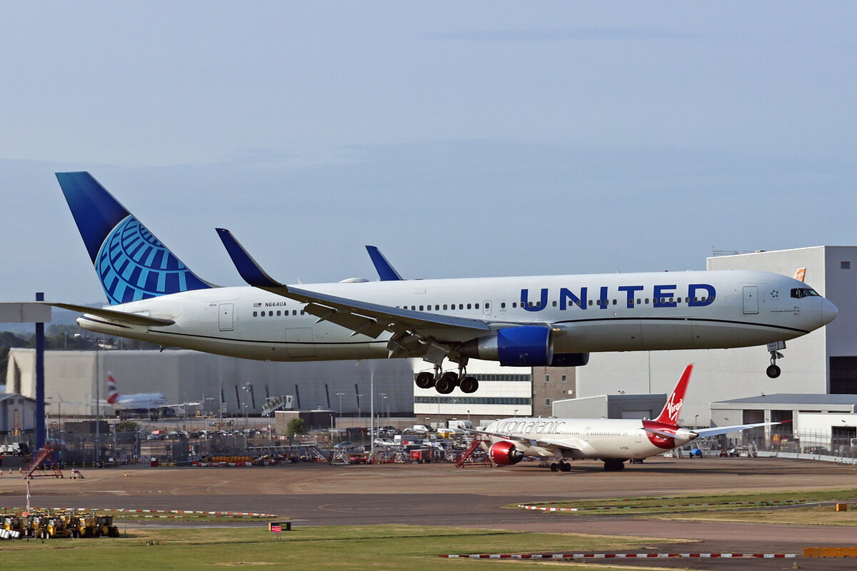 United Airlines, N664UA, Boeing B767-322ER, msn: 29236/707, 03.Juli 2023, LHR London Heathrow, United Kingdom.