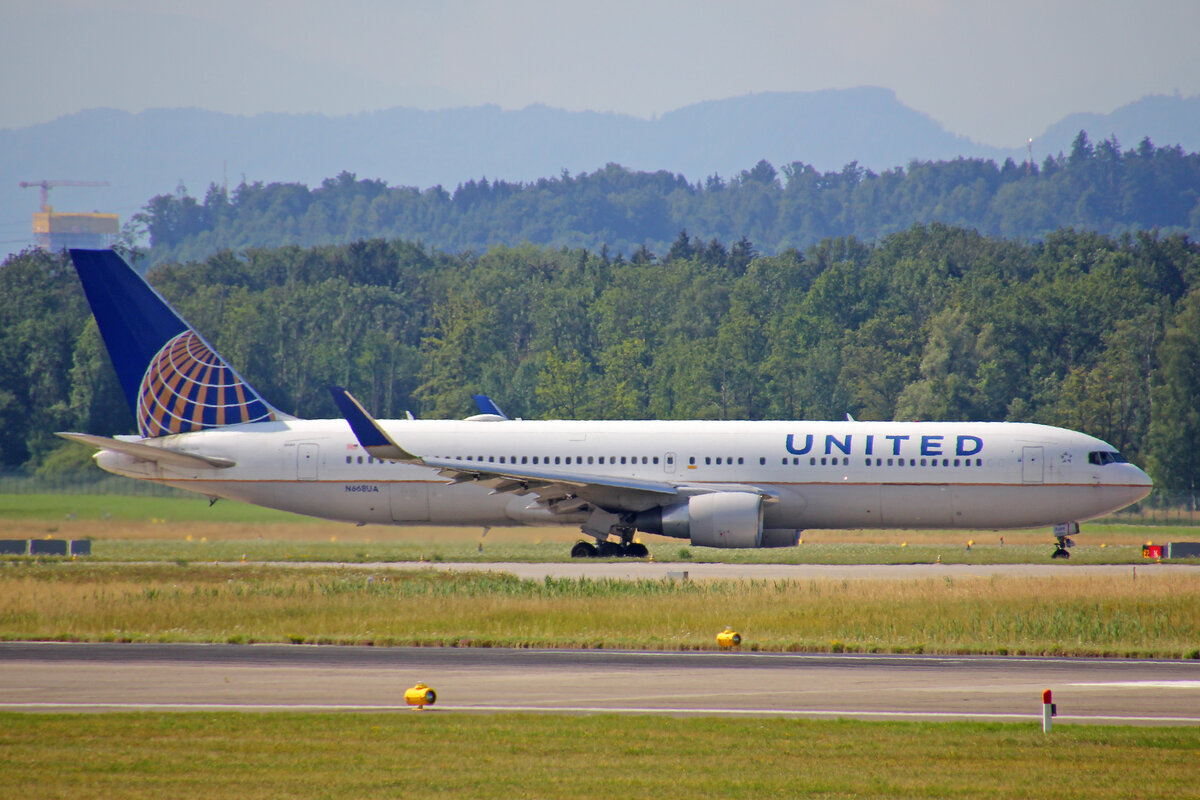 United Airlines, N668UA, Boeing B767-322ER, msn: 30024/742, 10.Juli 2022, ZRH Zürich, Switzerland.