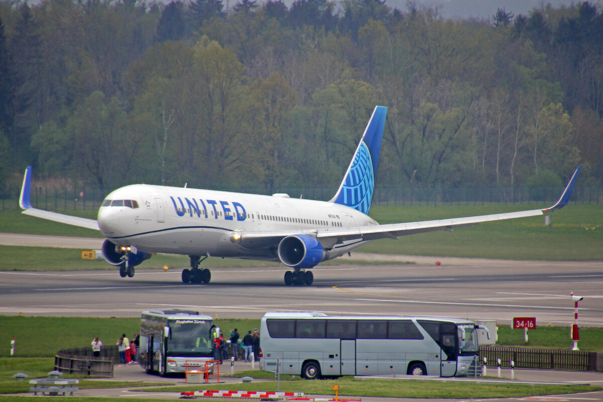 United Airlines, N671UA, Boeing B767-322ER, msn: 30026/766, 23.April 2022, ZRH Zürich, Switzerland.