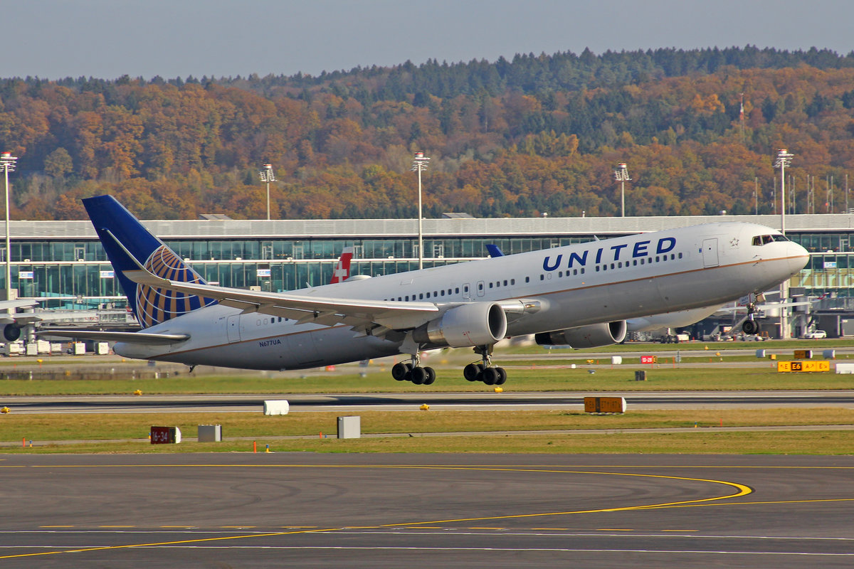United Airlines, N677UA, Boeing 767-322ER, 03.November 2017, ZRH Zürich.