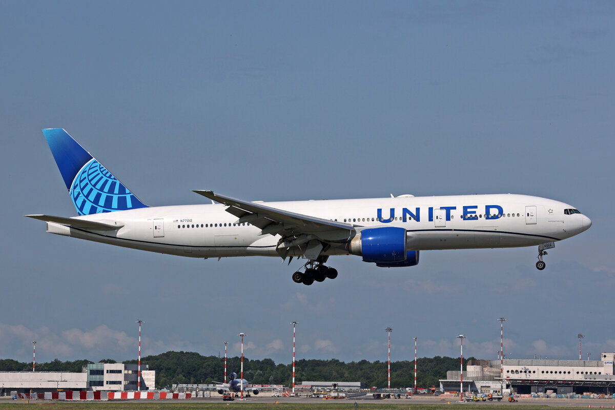 United Airlines, N77012, Boeing B777-224ER, msn: 29860/234, 13.Juli 2023, MXP Mailand Malpensa, Italy.
