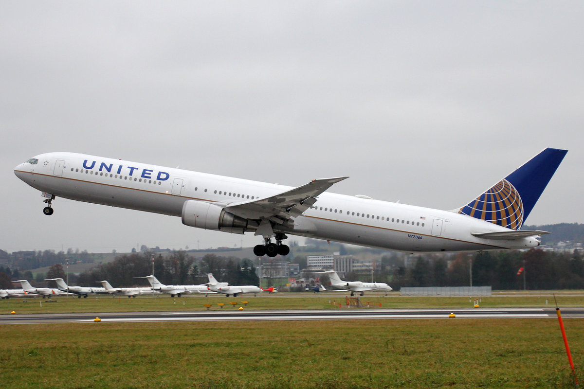 United Airlines, N77066, Boeing 767-424ER, 3.Dezember 2016, ZRH Zürich, Switzerland.