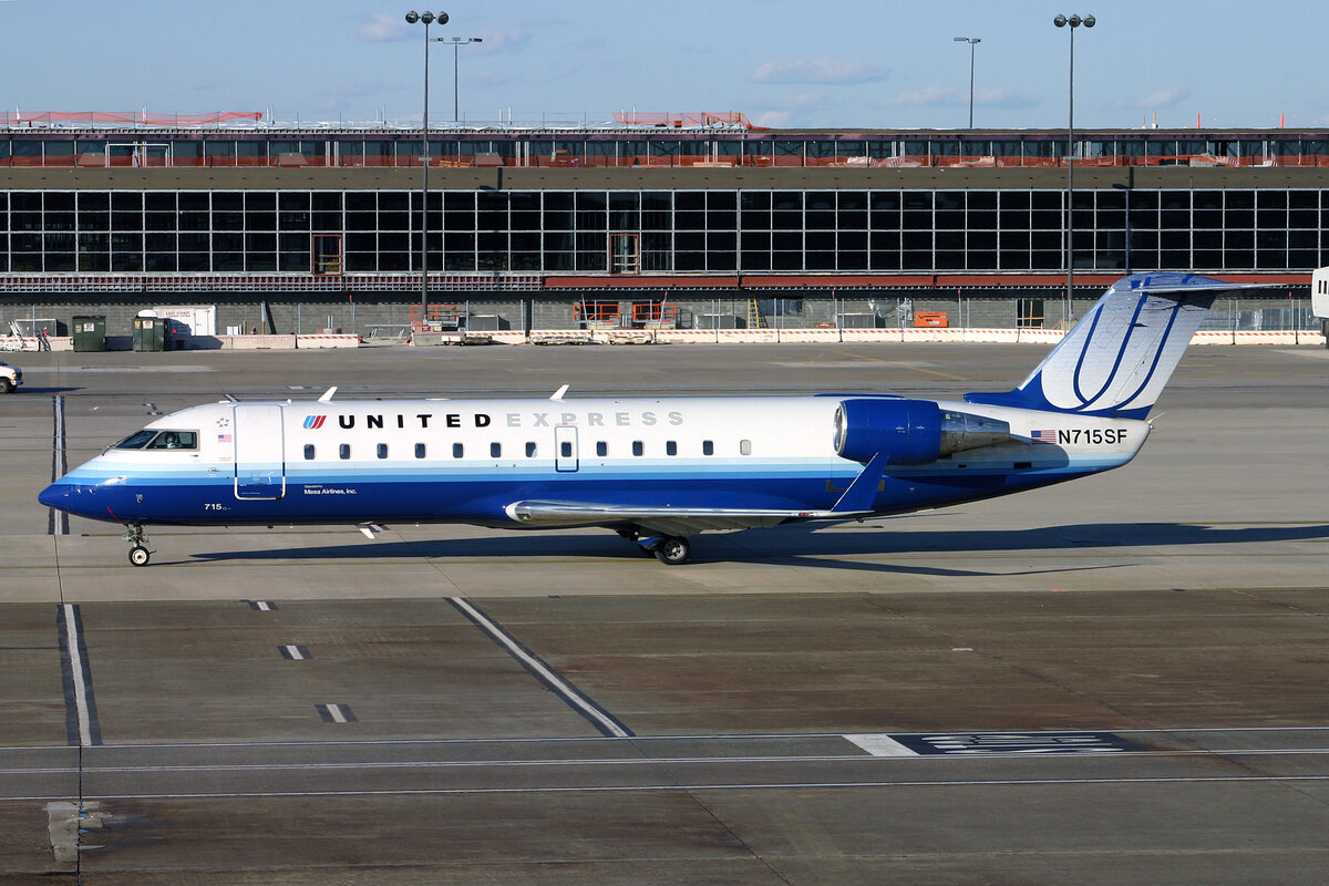 United Express (Mesa Airlines), N715SF, Bombardier CRJ-100, msn: 7115, 08.Januar 2007, IAD Washington Dulles, USA.