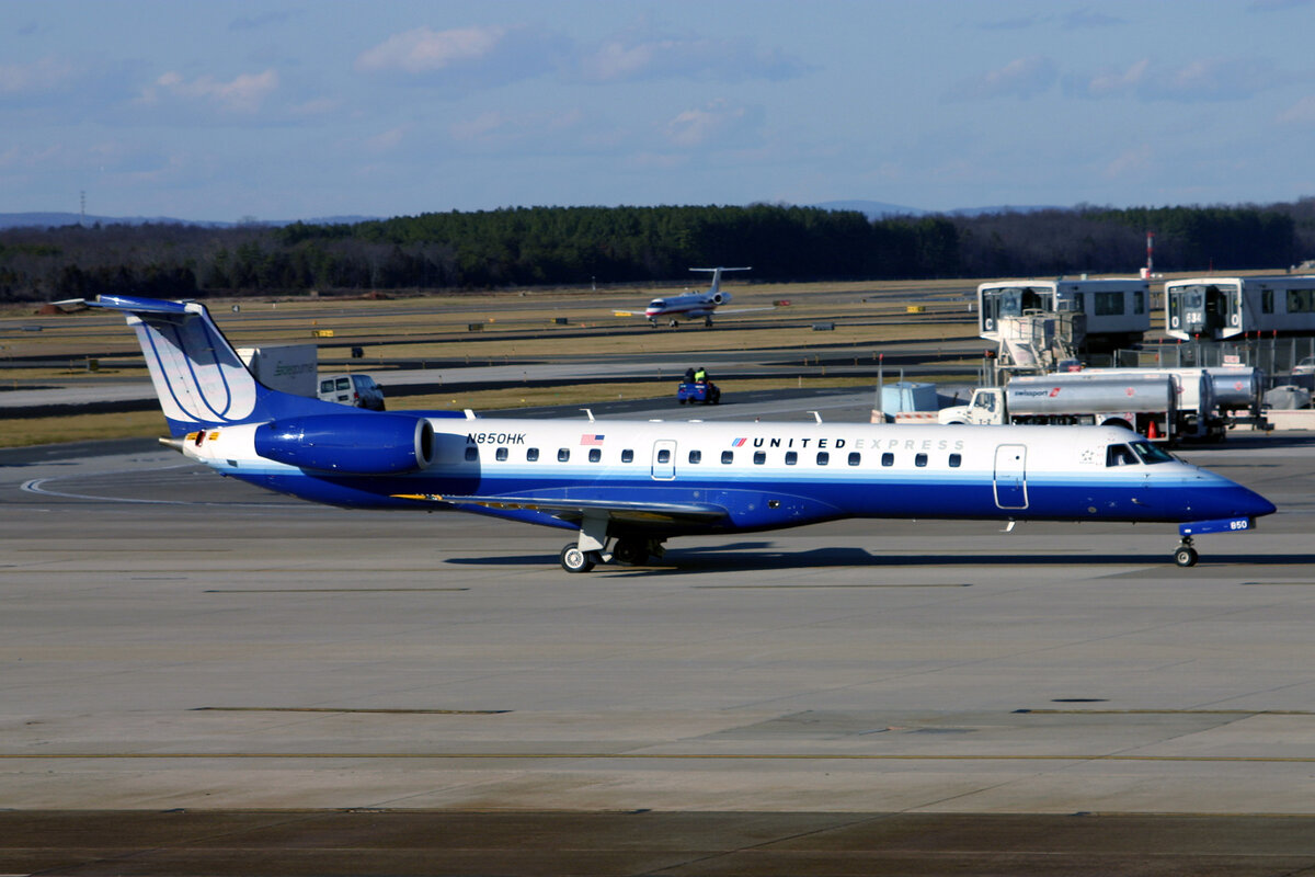 United Express (Trans States Airlines), N850HK, Embraer ERJ-145LR, msn: 145003, 08.Januar 2007, IAD Washington Dulles, USA.