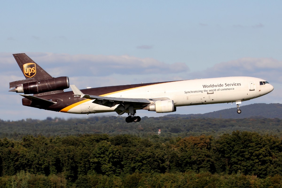 UPS N258UP bei der Landung in Köln 27.9.2015
