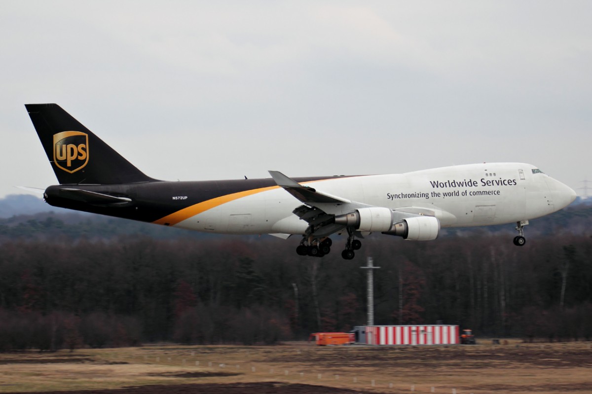 UPS N572UP bei der Landung in Köln/Bonn 15.3.2015
