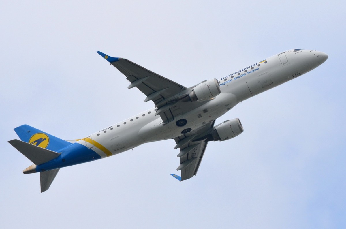 UR-EMA Ukraine International Airlines Embraer ERJ-190STD (ERJ-190-100)   in München am 10.09.2015 gestartet