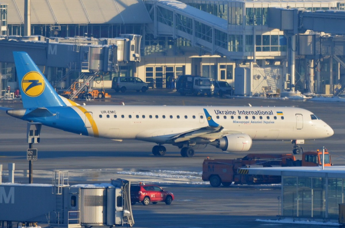 UR-EMC Ukraine International Airlines Embraer ERJ-190LR (ERJ-190-100 LR)   am 01.01.2015 in München zum Start