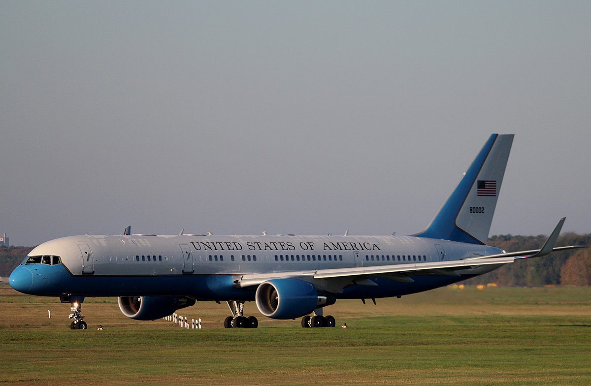 USA Air Force VC-32A 98-0002 kurz vor dem Start in Berlin-Tegel am 19.10.2014