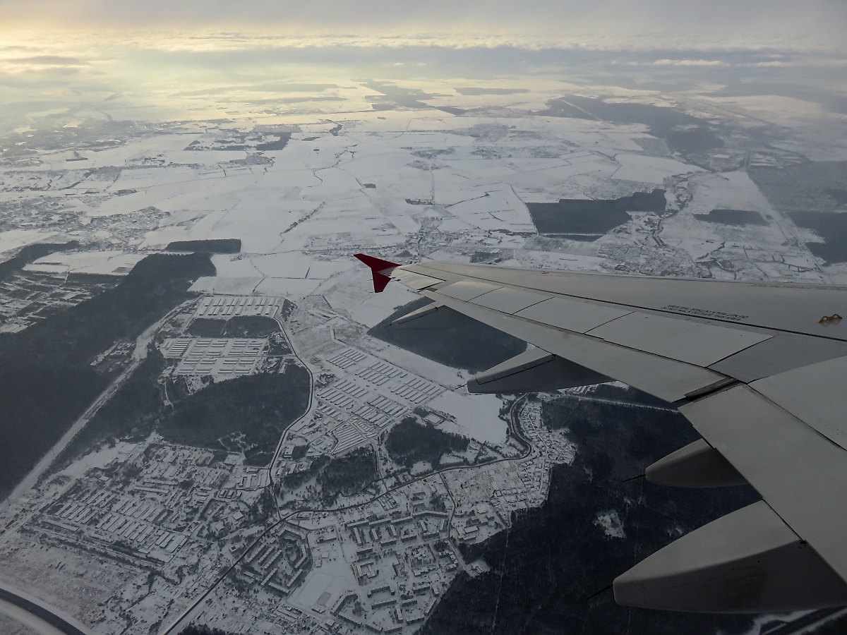 Verschneite Landschaften im Oblast Leningrad hinter St. Petersburg im Gegenlicht am 8.2.2018

Die Ortsmarkierung ist Unterkante Bildmitte, Blick Richtung Süden.