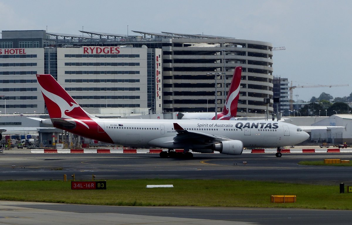 VH-EBG, Airbus A 330-203, Qantas, Sydney Airport (SYD), 4.1.2018