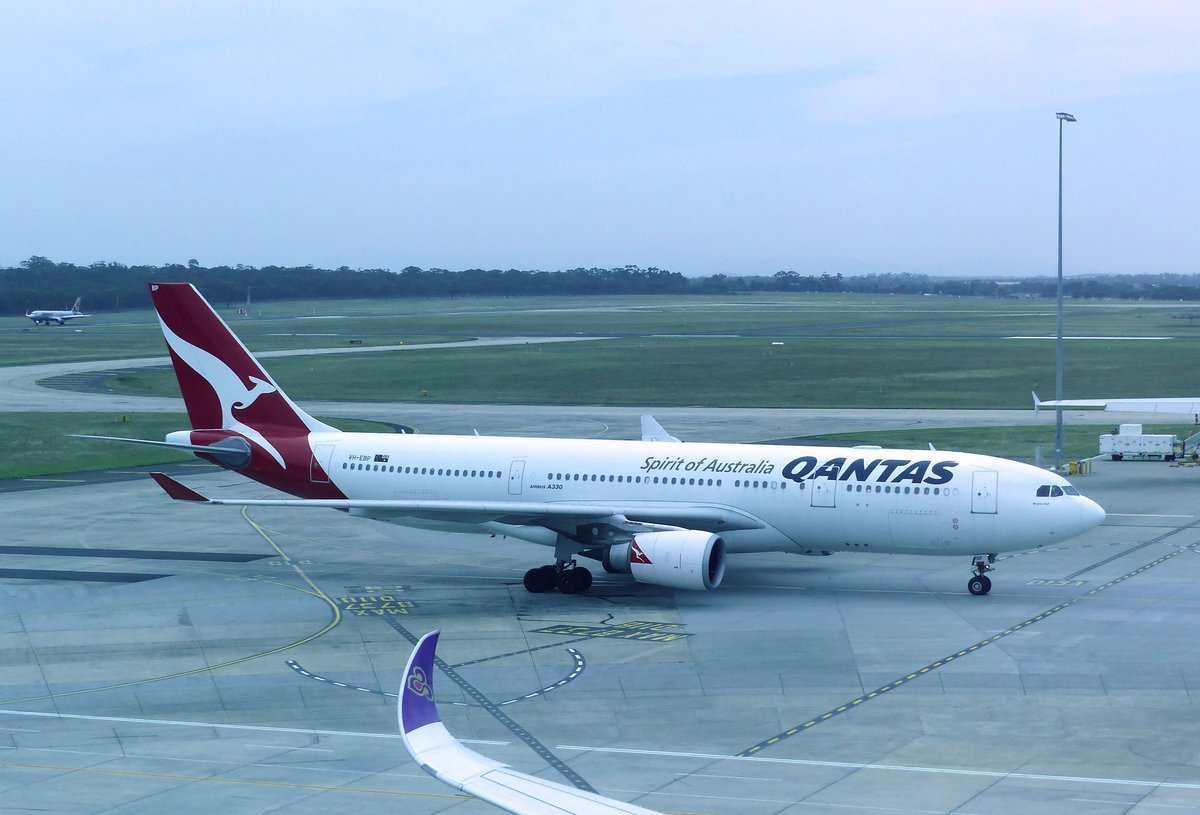 VH-EBP, Airbus A 330-202, Qantas, Melbourne Airport (MEL), 20.1.2018