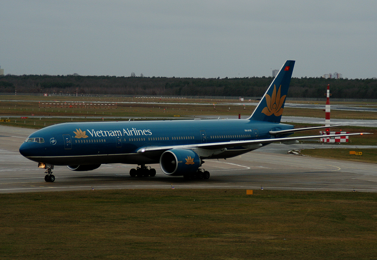 Vietnam Airlines B 777-2Q8(ER) VN-A142, Berlin-Tegel ,09.02.2015