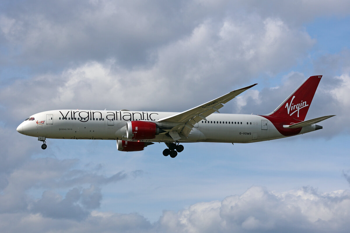 Virgin Atlantic Airways, G-VOWS, Boeing B787-9, msn: 37974/373,  Maid Marian , 06.Juli 2023, LHR London Heathrow, United Kingdom.
