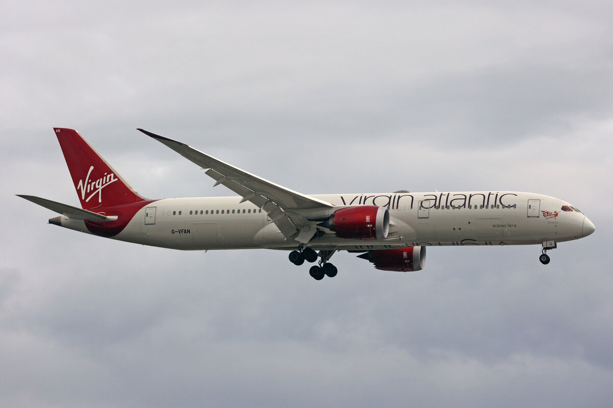 Virgin Atlantic, G-VFAN, Boeing B787-9, msn: 37977/431,  Pin Up Girl , 03.Juli 2023, LHR London Heathrow, United Kingdom.