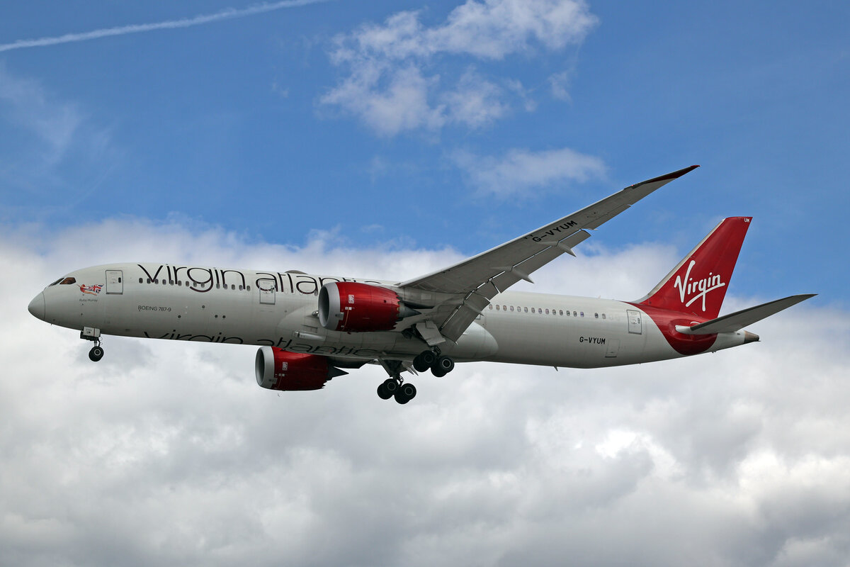Virgin Atlantic, G-VYUM, Boeing B787-9, msn: 37970/296,  Ruby Murray , 06.Juli 2023, LHR London Heathrow, United Kingdom.