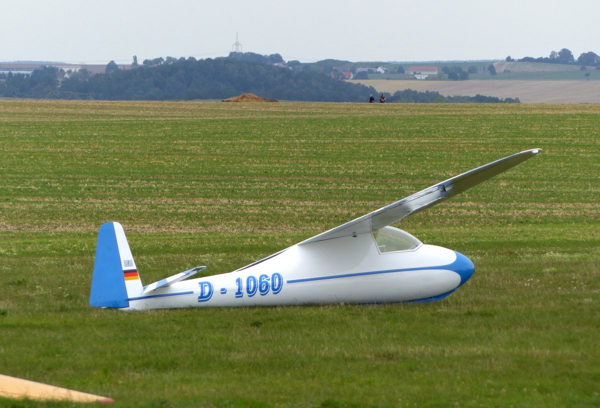 Vogt LO 100, D-1060 am Segelflugstart 24 bei der Vintage Aerobatic World Championship  in Gera (EDAJ) am 17.8.2019