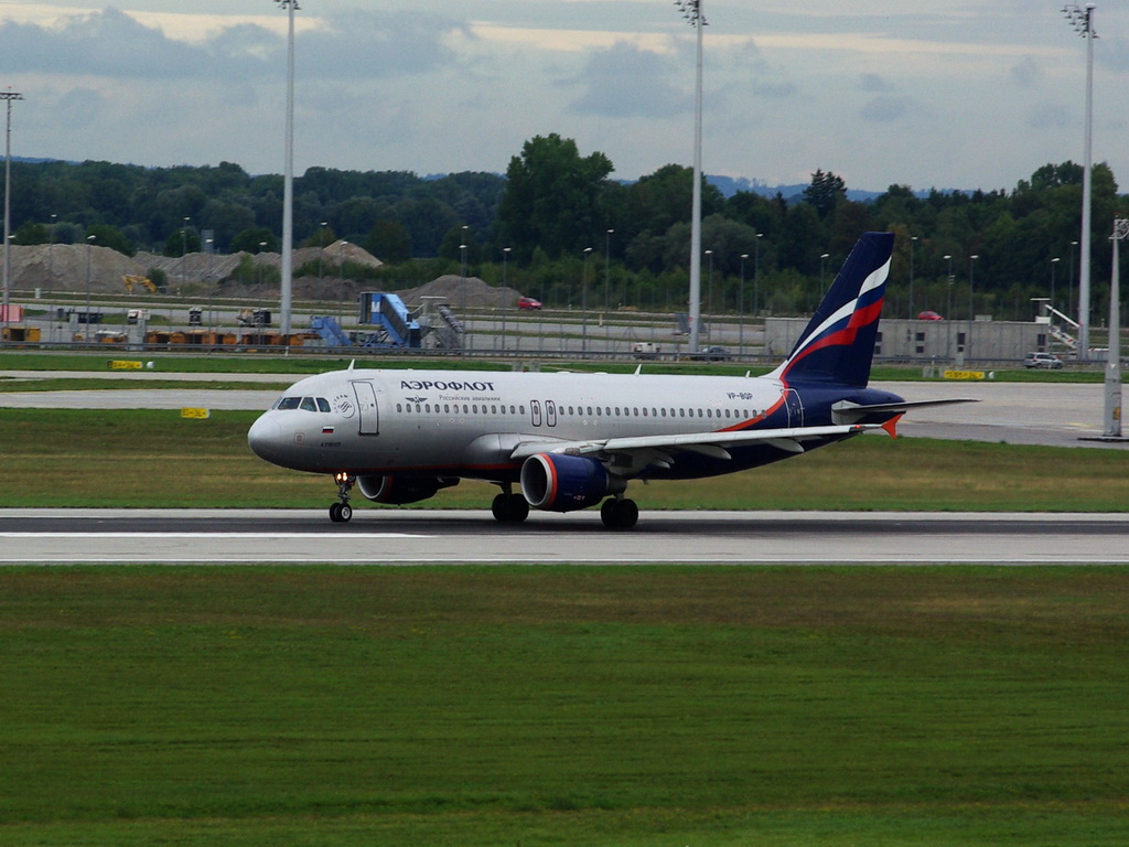 VP-BQP Aeroflot - Russian Airlines Airbus A320-214     15.09.2013

Flughafen Mnchen