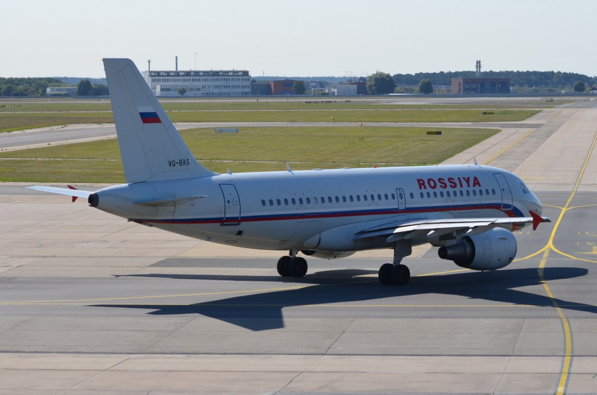VQ-BAS Rossiya - Russian Airlines Airbus A319-111   in Schönefeld zum Start am 28.08.2014