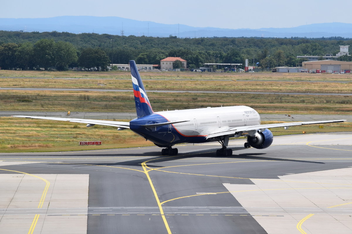 VQ-BEJ Aeroflot - Russian Airlines Airbus A320-214  in Frankfurt am 01.08.2016 zum Start