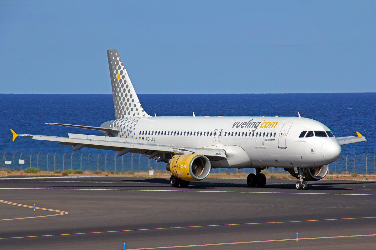 Vueling Airlines, EC-LLJ, Airbus A320-214, msn: 4661, Luke Sky Vueling , 30.Mai 2022, ACE Lanzarote, Spain.