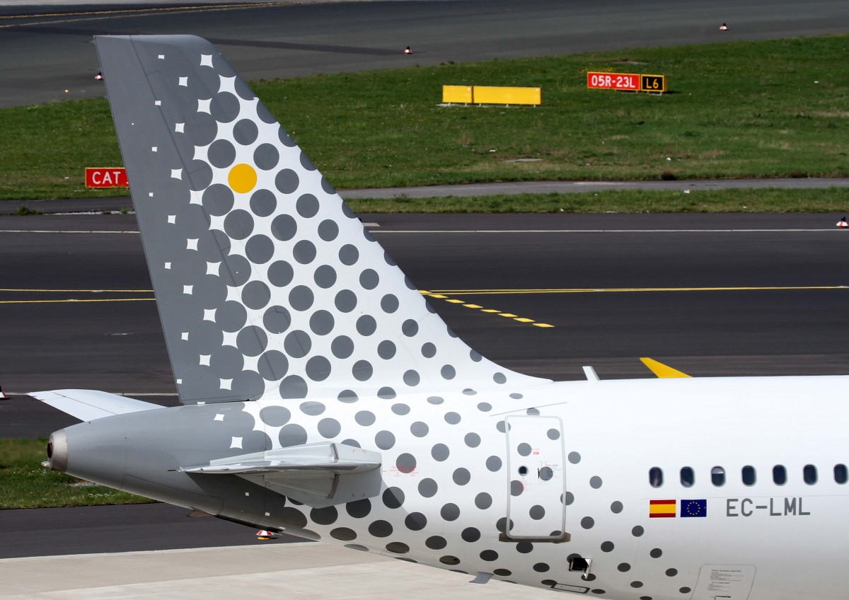 Vueling Airlines, EC-LML  Vuelizinate , Airbus, A 320-200 (Seitenleitwerk/Tail), 02.04.2014, DUS-EDDL, Dsseldorf, Germany