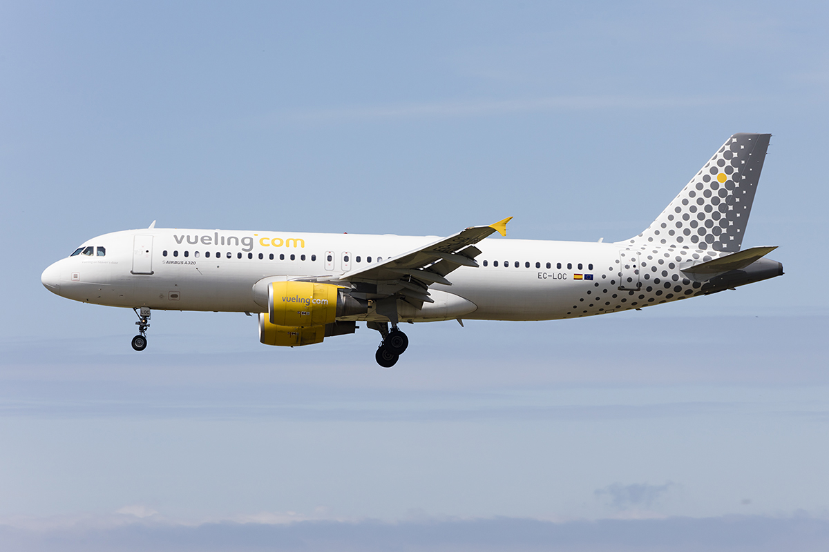 Vueling Airlines, EC-LOC, Airbus, A320-214, 01.05.2017, FCO, Roma, Italy



