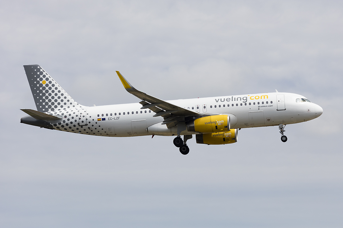 Vueling Airlines, EC-LZF, Airbus, A320-232, 01.05.2017, FCO, Roma, Italy



