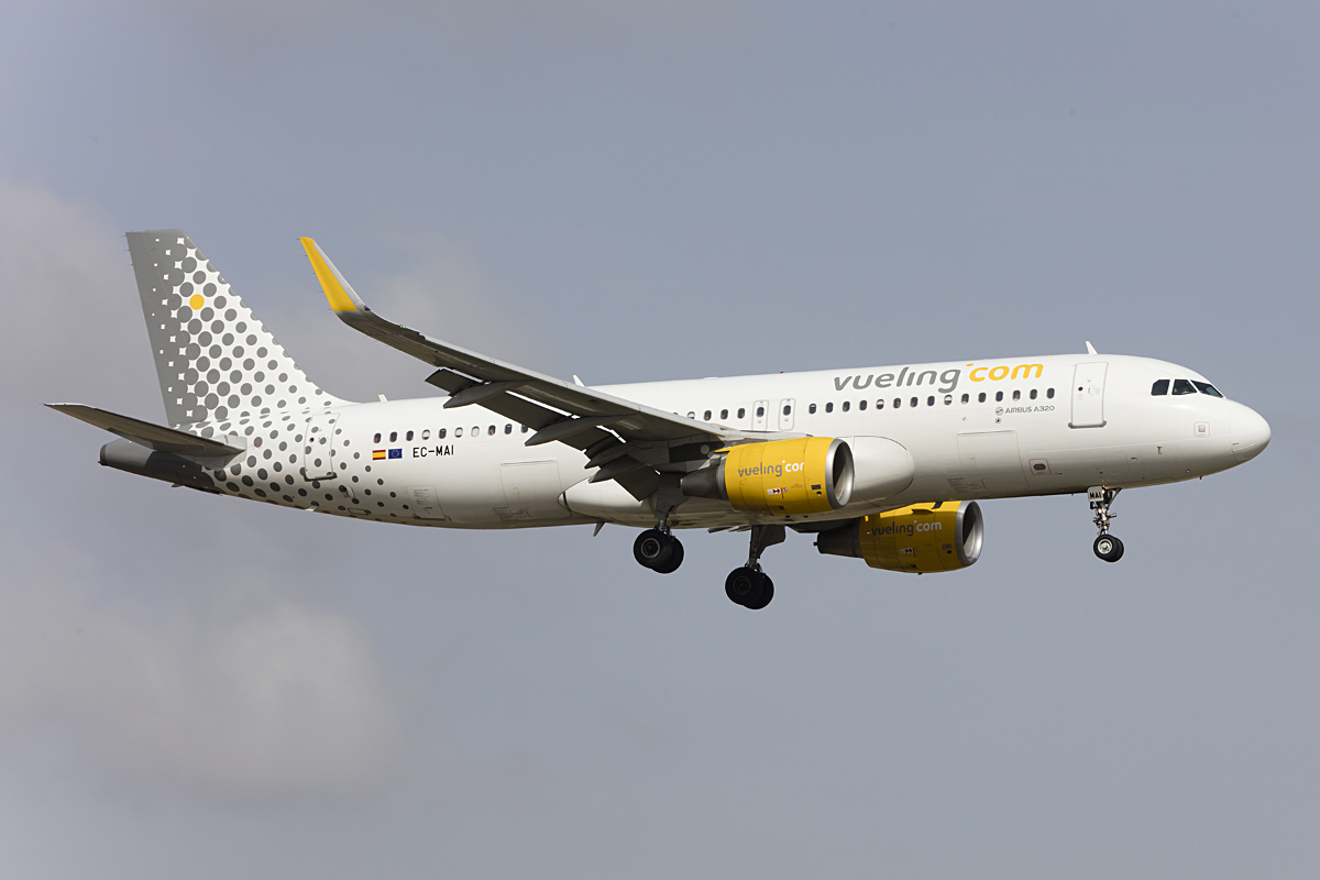 Vueling Airlines, EC-MAI, Airbus, A320-214, 27.10.2016, AGP, Malaga, Spain



