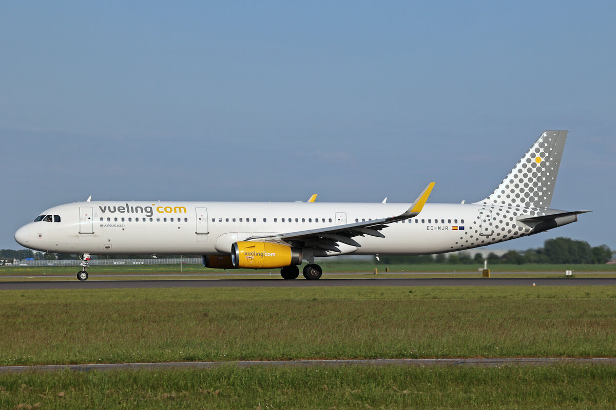 Vueling Airlines, EC-MJR, Airbus A321-231, msn: 6933, 19.Mai 2023, AMS Amsterdam, Netherlands.