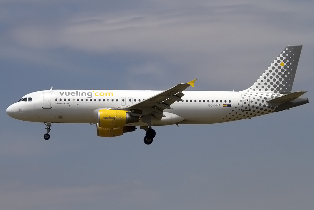 Vueling, EC-HHA, Airbus, A320-214, 27.05.2014, BCN, Barcelona, Spain 



