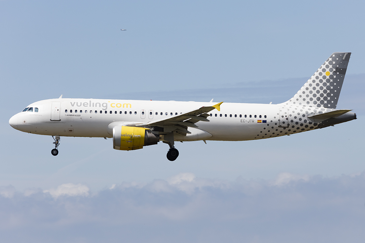 Vueling, EC-JTR, Airbus, A320-214, 01.05.2017, FCO, Roma, Italy 



