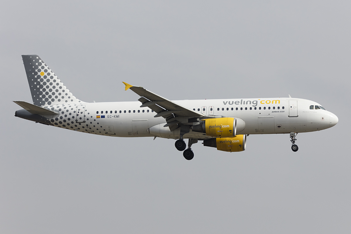 Vueling, EC-KMI, Airbus, A320-216, 18.10.2016, AGP, Malaga, Spain




