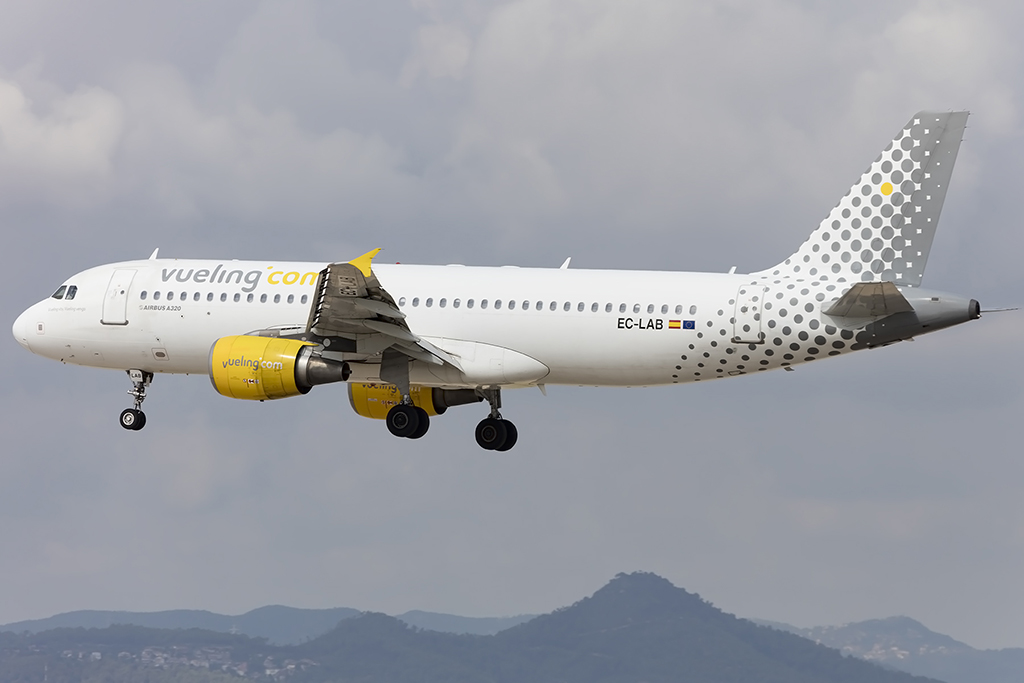 Vueling, EC-LAB, Airbus, A320-214, 26.09.2015, BCN, Barcelona, Spain


