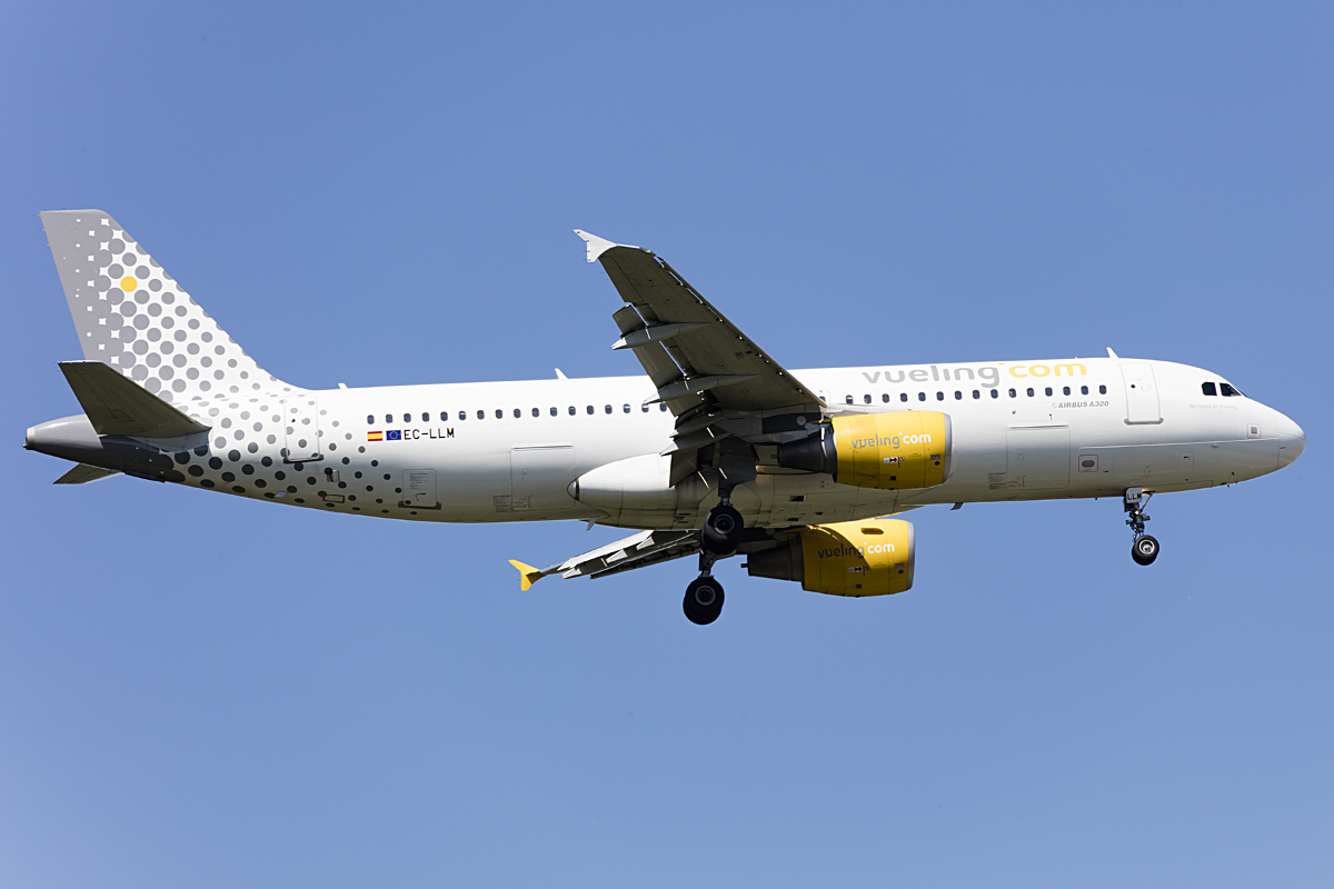 Vueling, EC-LLM, Airbus, A320-214, 15.05.2016, MXP, Mailand, Italy 




