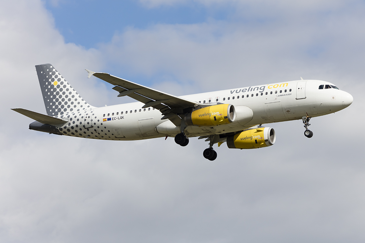Vueling, EC-LQK, Airbus, A320-232, 03.10.2016, ZRH, Zürich, Switzerland


