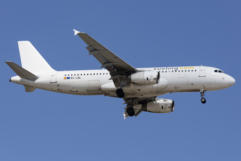 Vueling, EC-LQL, Airbus, A320-232, 20.09.2015, BCN, Barcelona, Spain 




