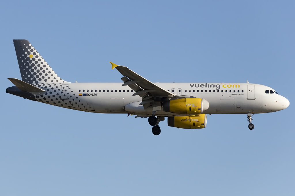 Vueling, EC-LRY, Airbus, A320-232, 20.09.2015, BCN, Barcelona, Spain 



