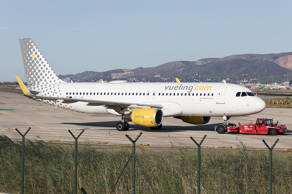 Vueling, EC-LVO, Airbus, A320-214, 10.09.2017, BCN, Barcelona, Spain 


