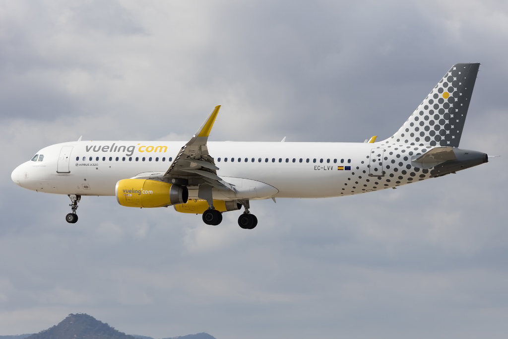 Vueling, EC-LVV, Airbus, A320-214, 26.09.2015, BCN, Barcelona, Spain




