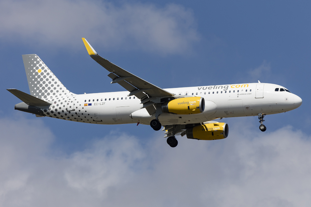 Vueling, EC-LZF, Airbus, A320-232, 20.09.2015, BCN, Barcelona, Spain 




