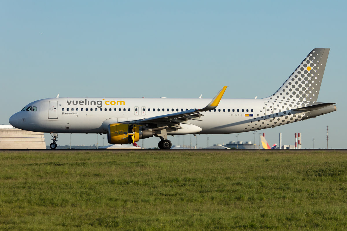 Vueling, EC-MAH, Airbus, A320-214, 13.05.2019, CDG, Paris, France




