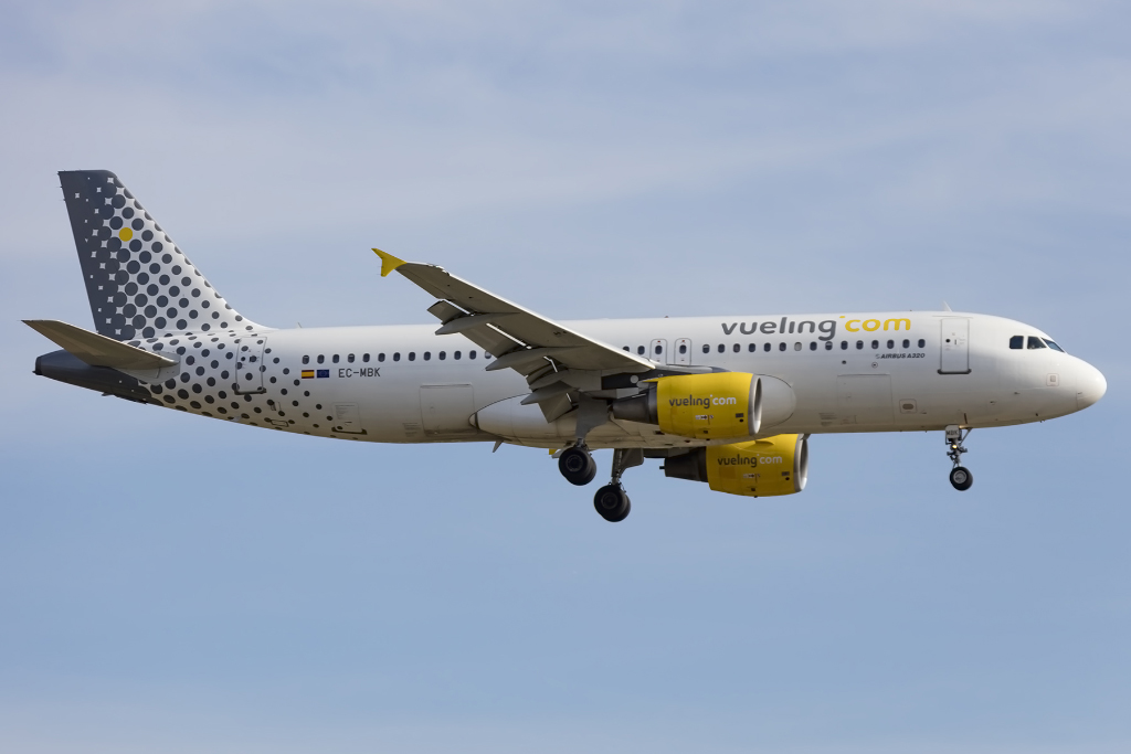 Vueling, EC-MBK, Airbus, A320-214, 26.09.2015, BCN, Barcelona, Spain 




